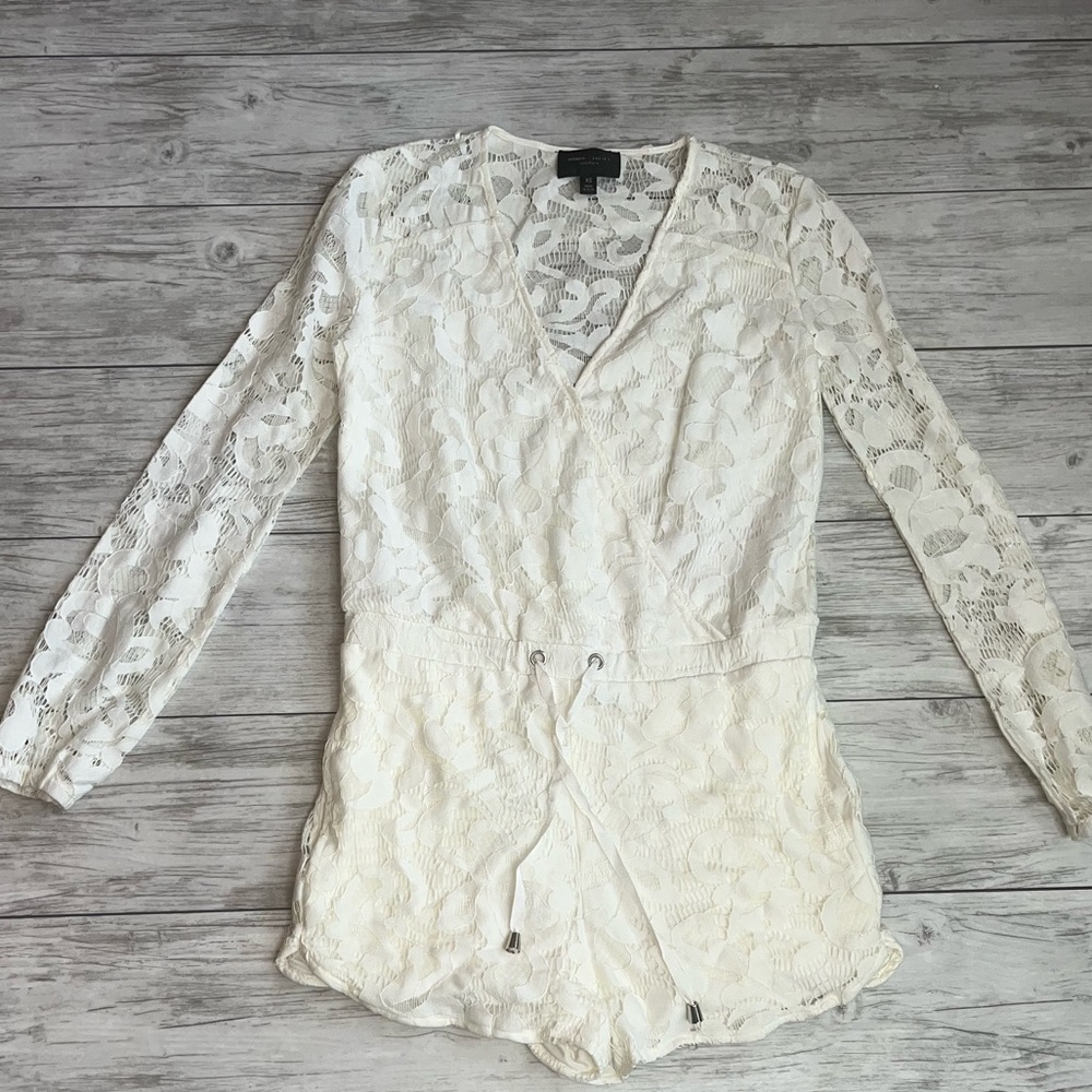 Romeo & Juliet Cream Lace Romper Size XS